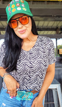 Mamacita Zebra status tee