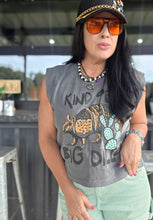 Kind of a big dillo mom crop boxy tee