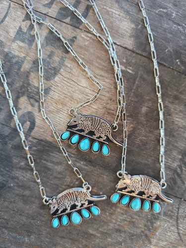 Dillo days necklace
